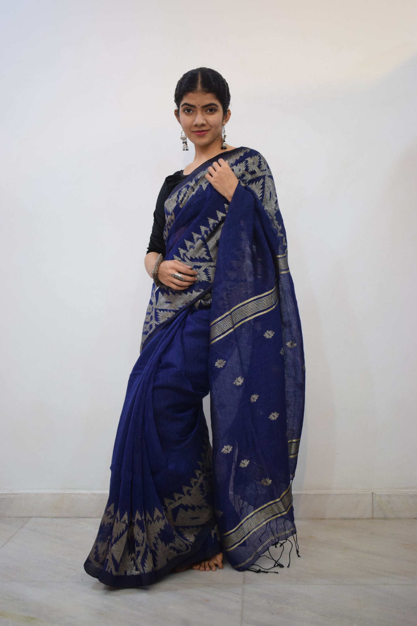 Chāndni- Blue Linen Jamdani Saree