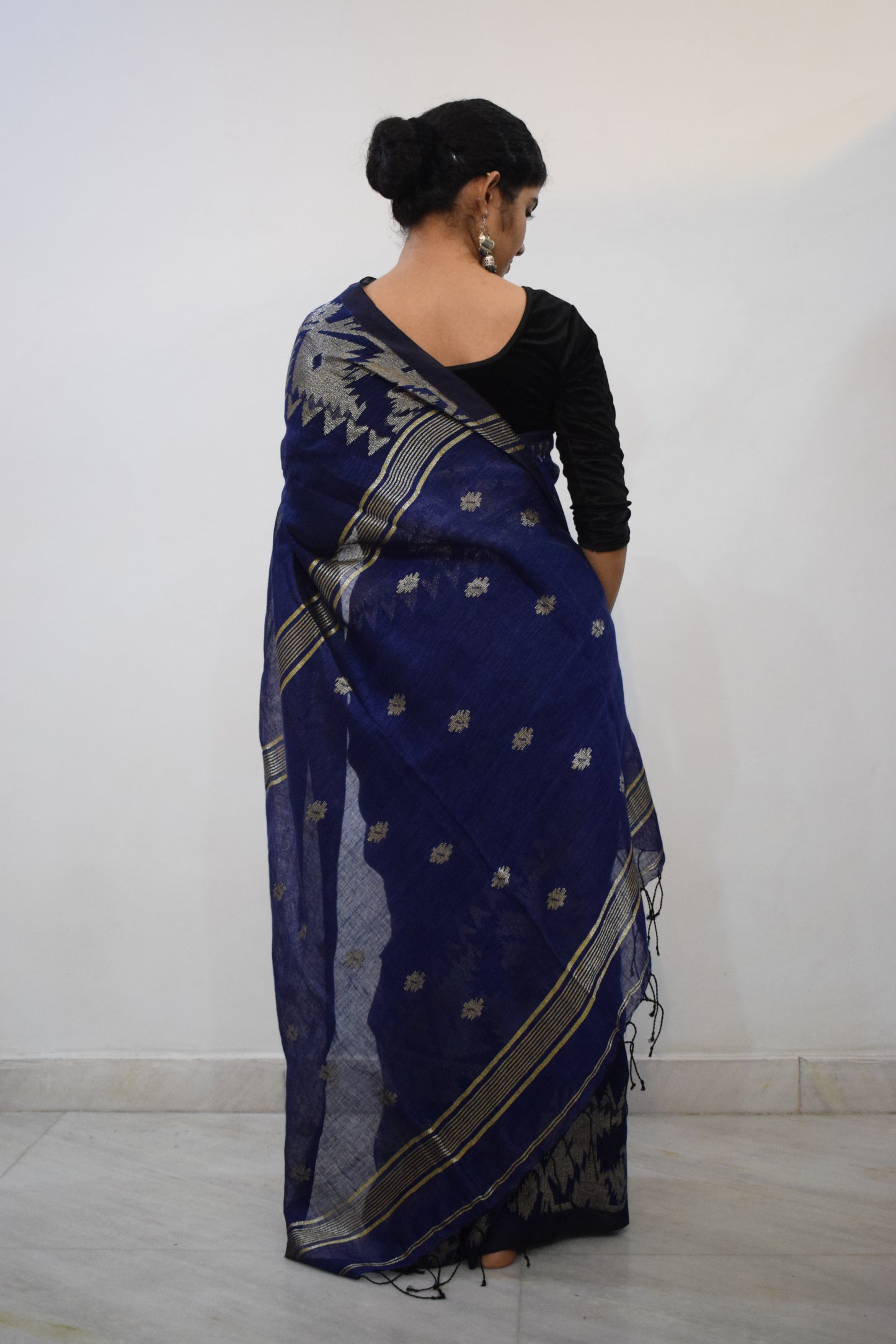 Chāndni- Blue Linen Jamdani Saree