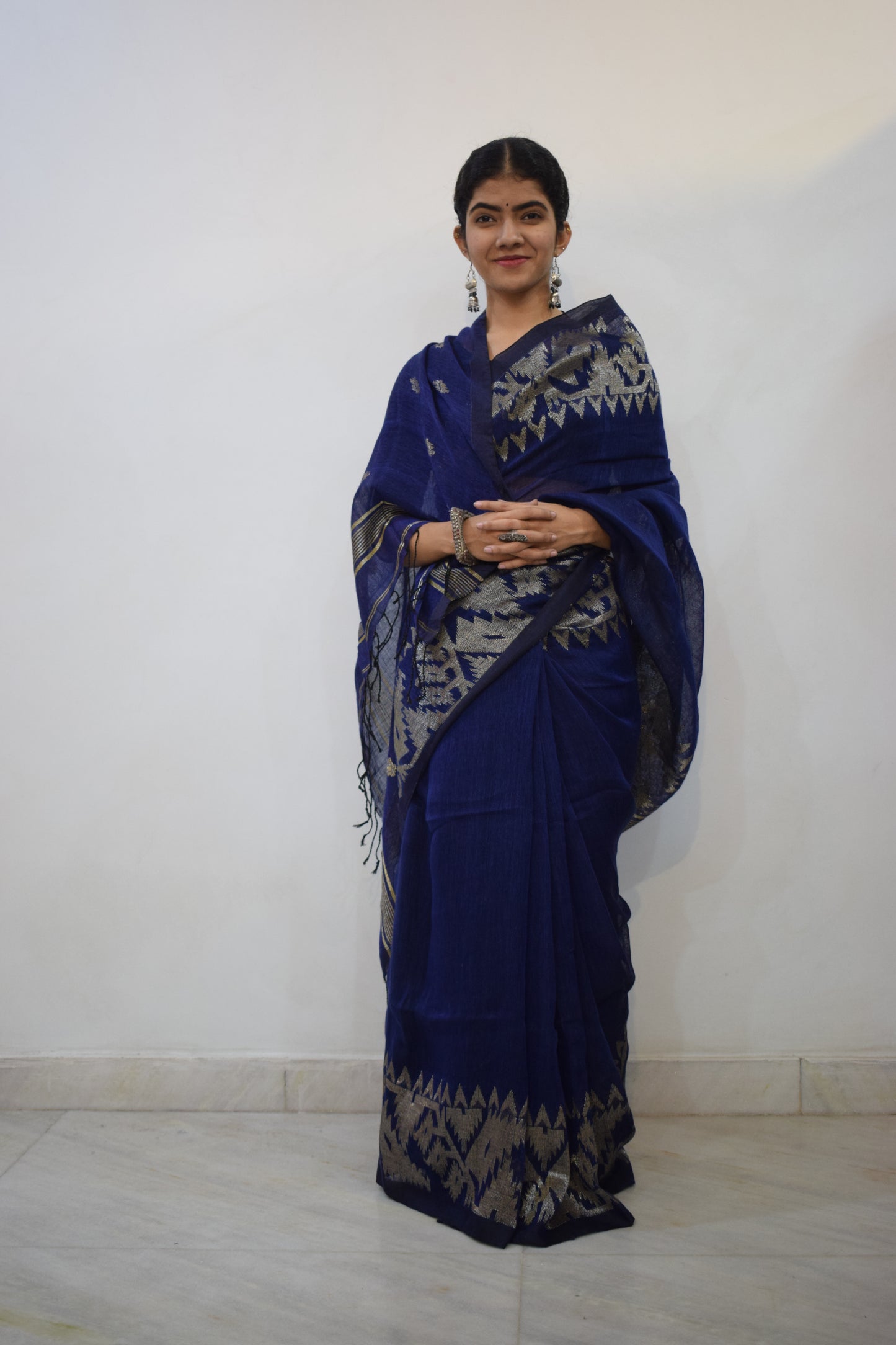 Chāndni- Blue Linen Jamdani Saree