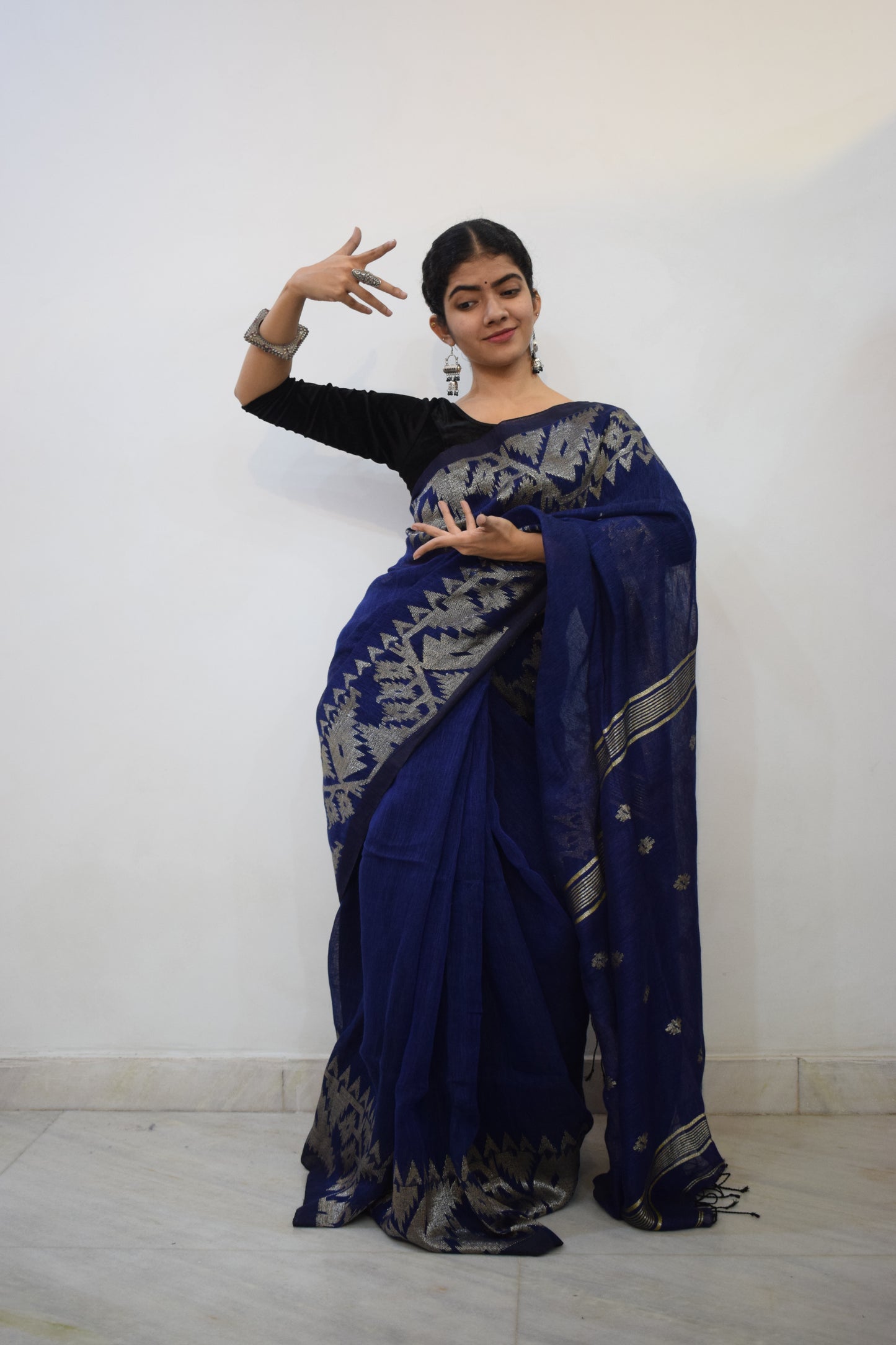 Chāndni- Blue Linen Jamdani Saree