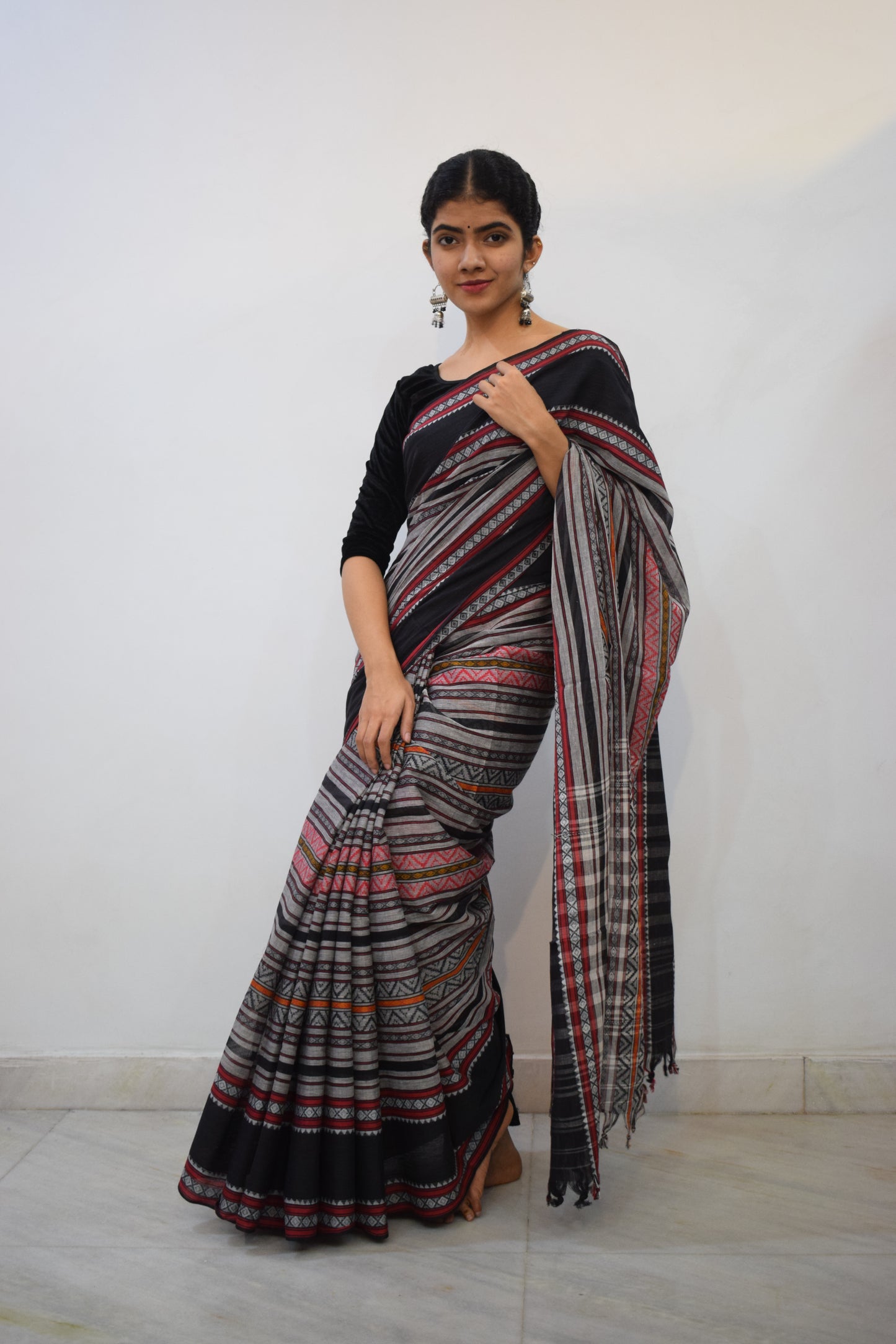 Abhisārika-Black Dhaniakhali cotton saree