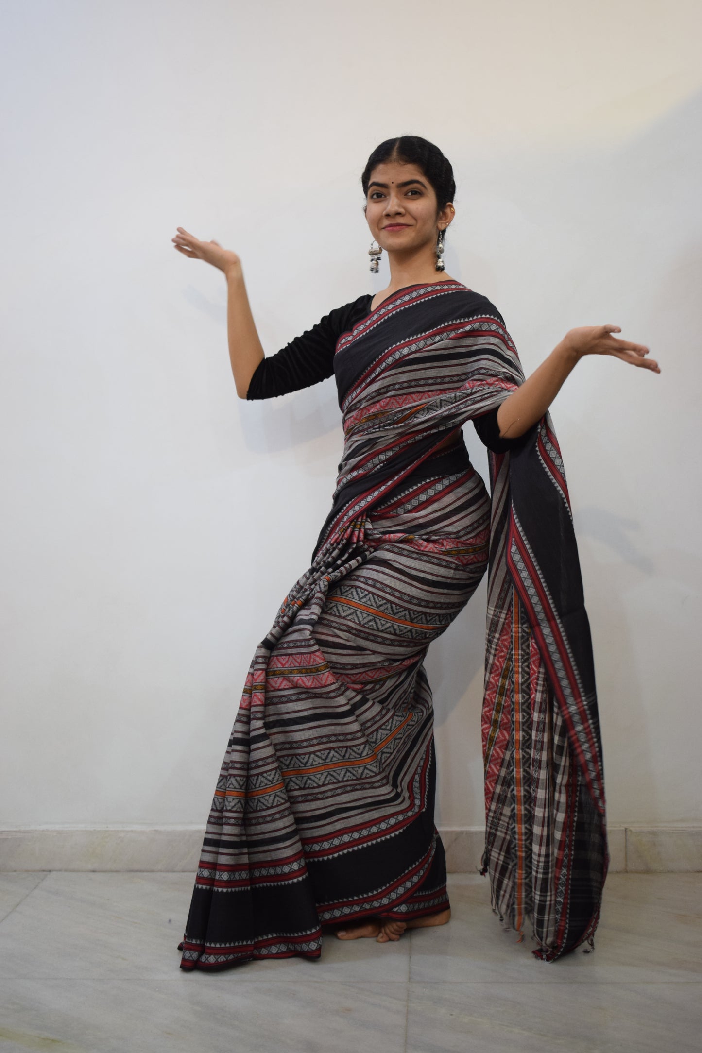 Abhisārika-Black Dhaniakhali cotton saree