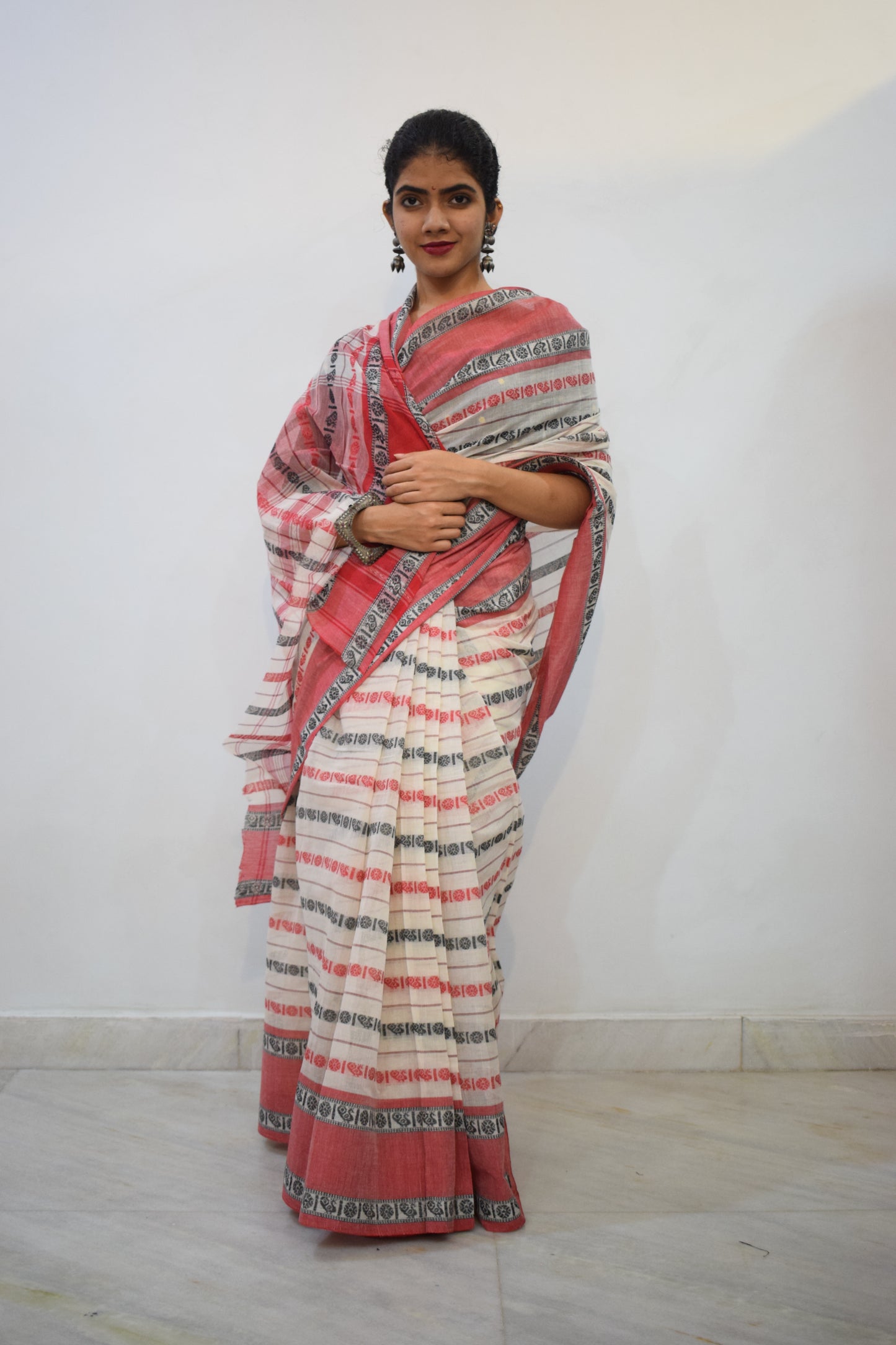 Rudrakshi- White & Red Dhaniakhali Cotton Saree