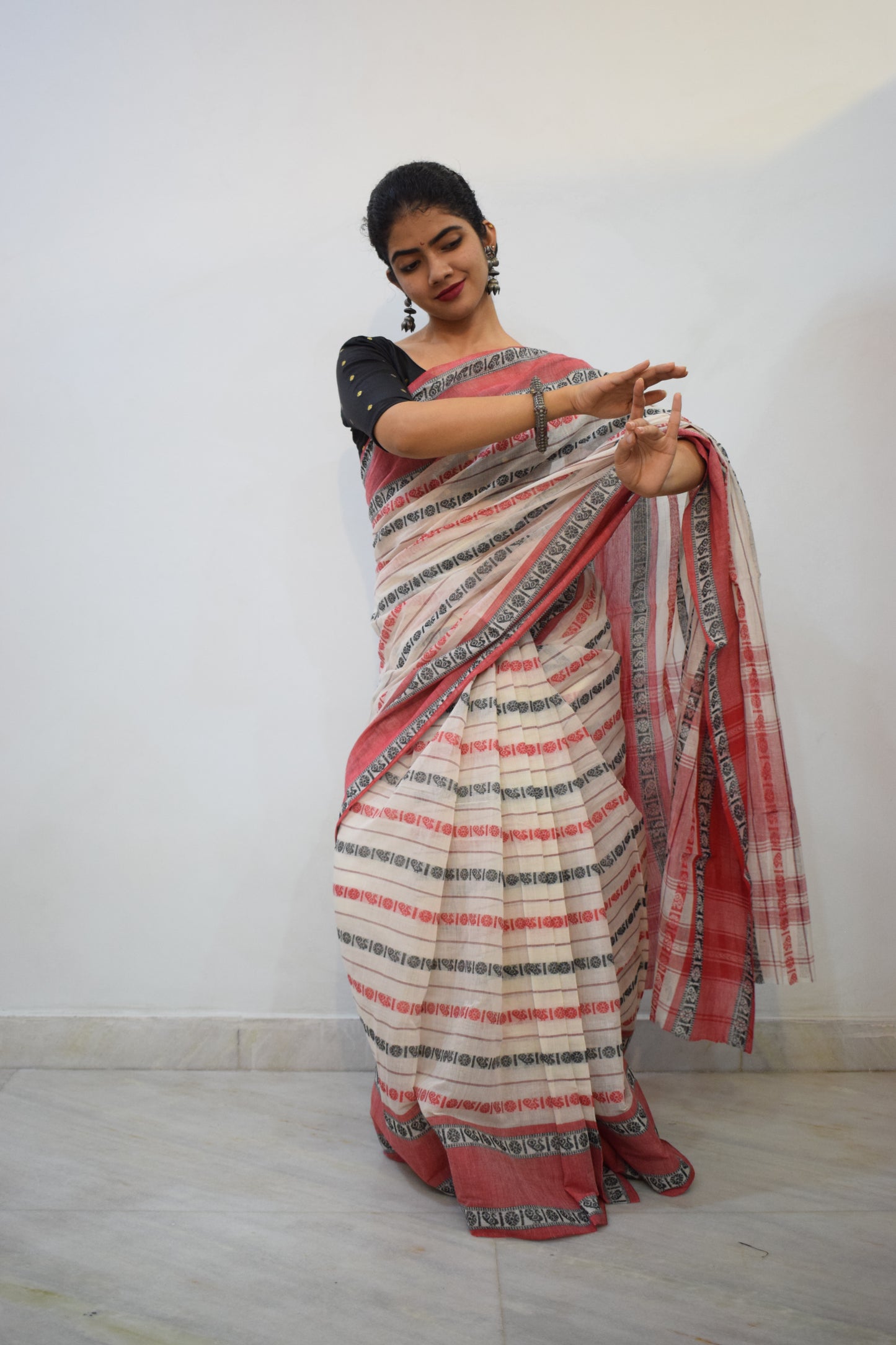 Rudrakshi- White & Red Dhaniakhali Cotton Saree