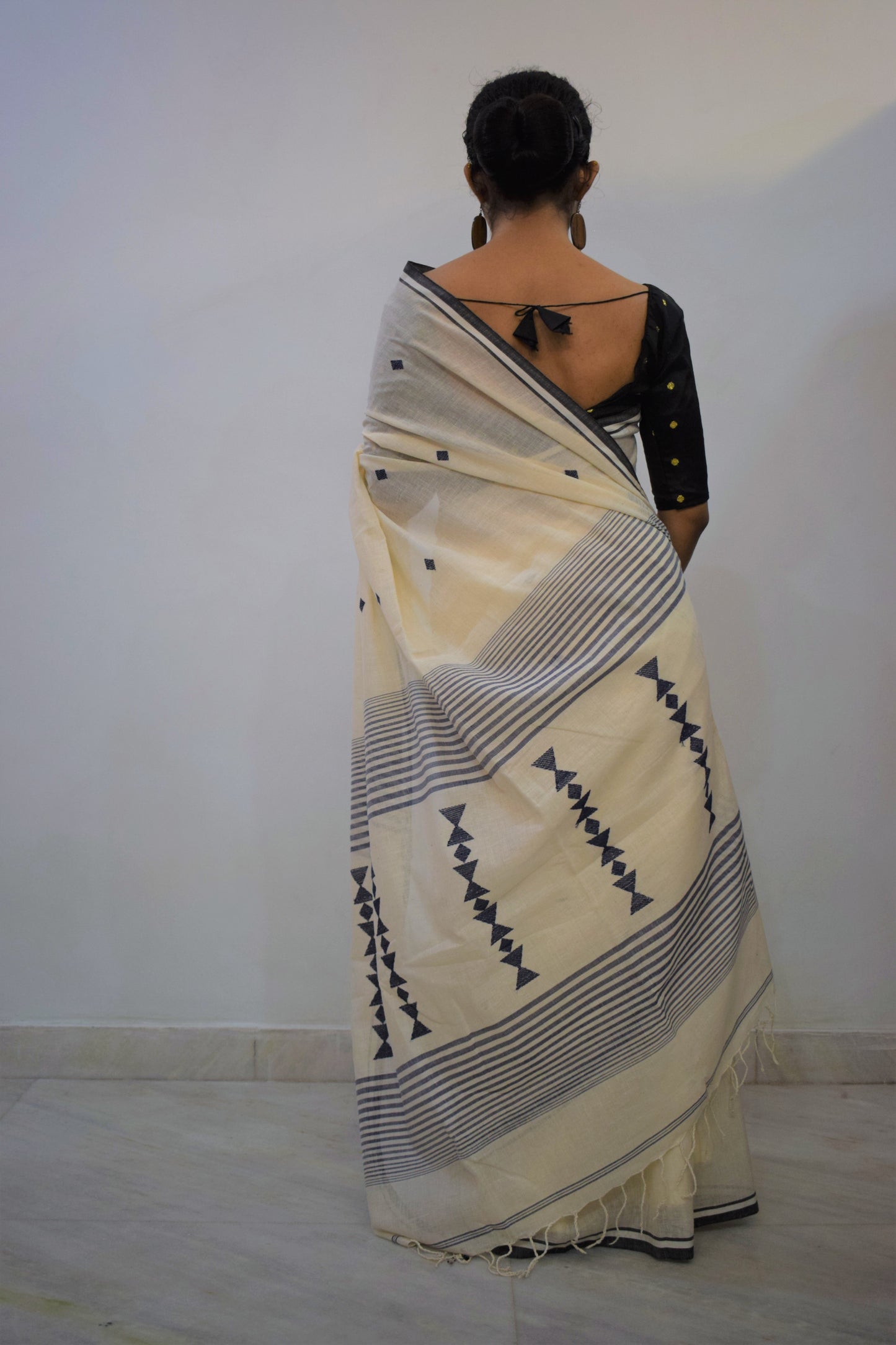 Gāyathri- Off White Khadi Cotton Jamdani Saree