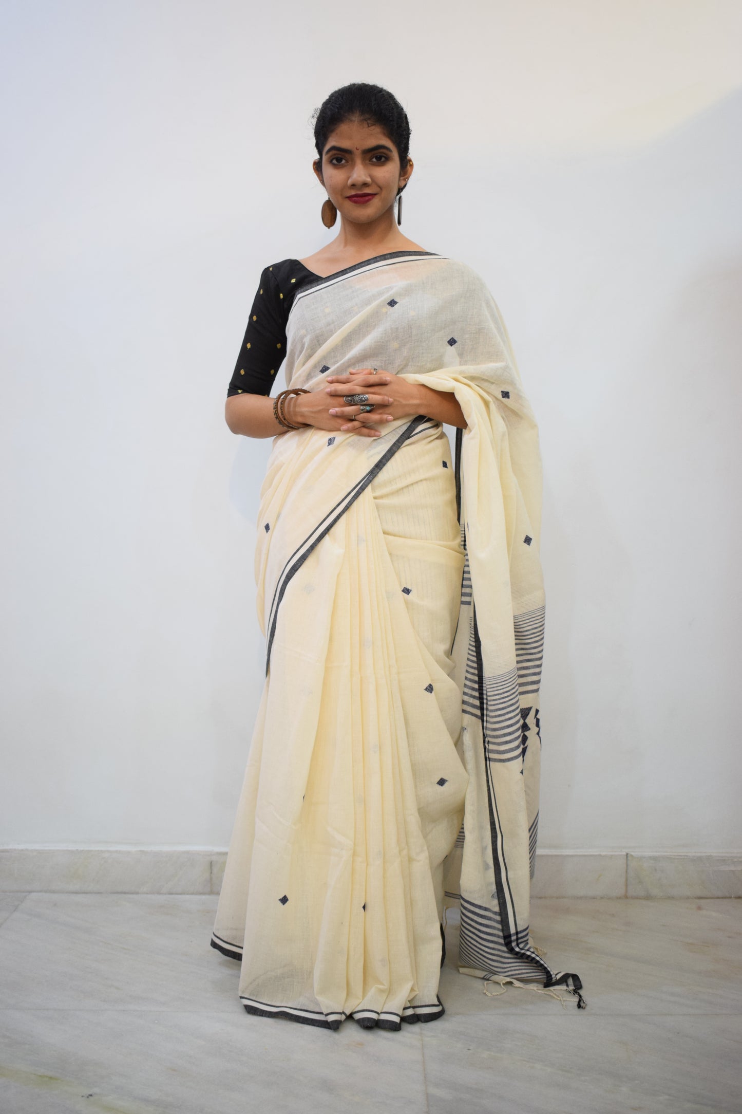 Gāyathri- Off White Khadi Cotton Jamdani Saree