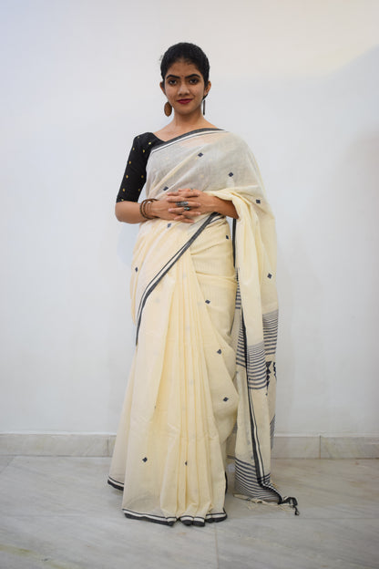 Gāyathri- Off White Khadi Cotton Jamdani Saree