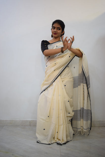 Gāyathri- Off White Khadi Cotton Jamdani Saree