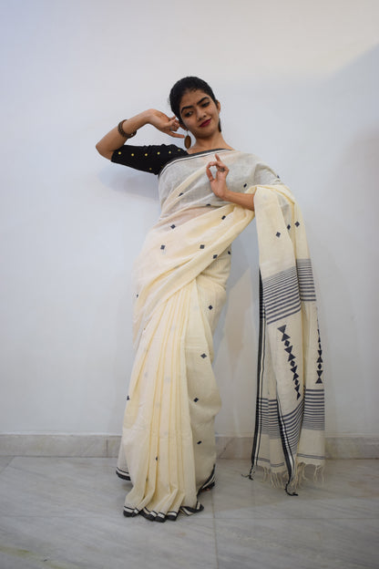 Gāyathri- Off White Khadi Cotton Jamdani Saree