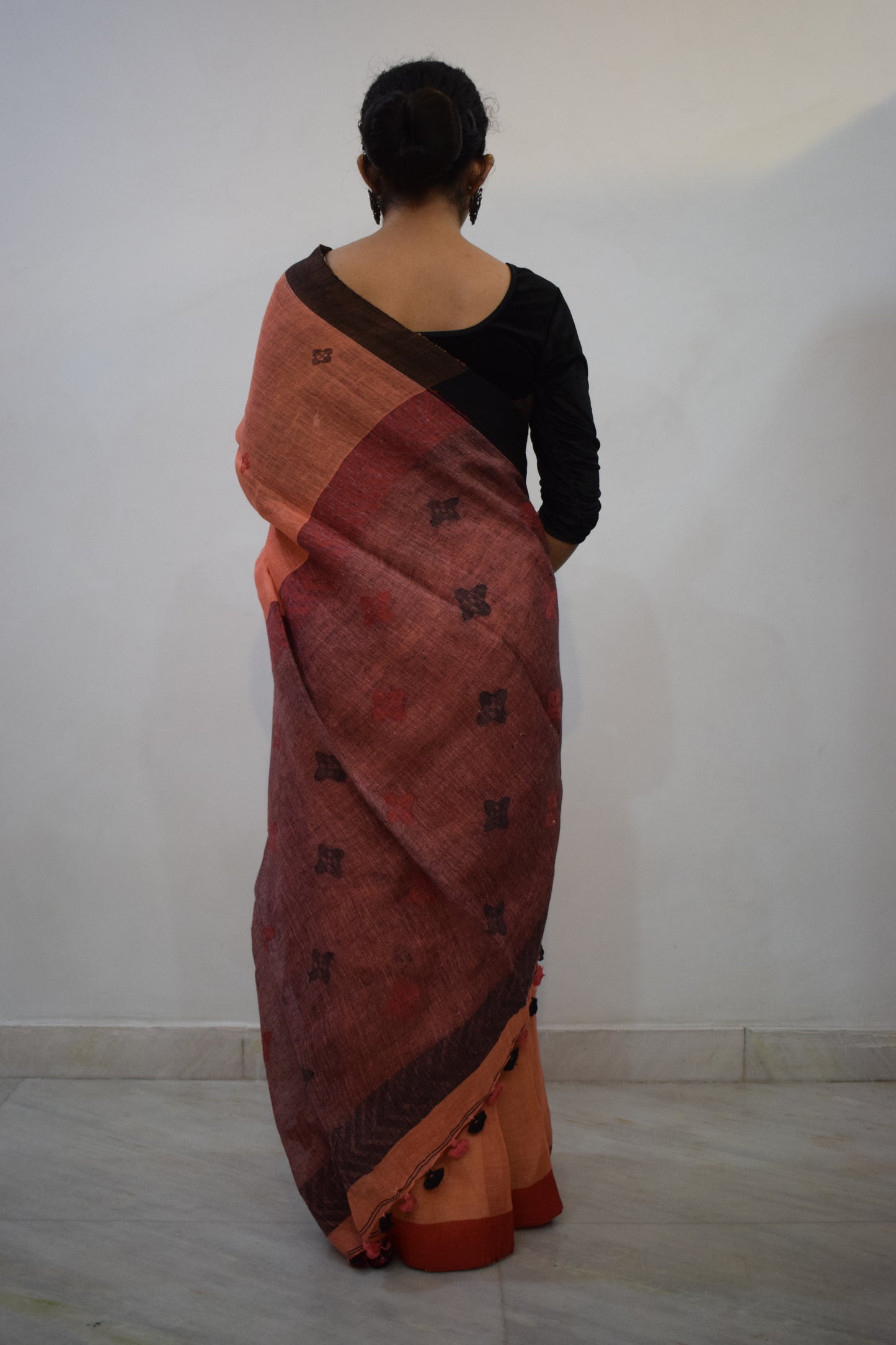 Vasudhākumāri- Peach & Rust Linen Jamdani Saree