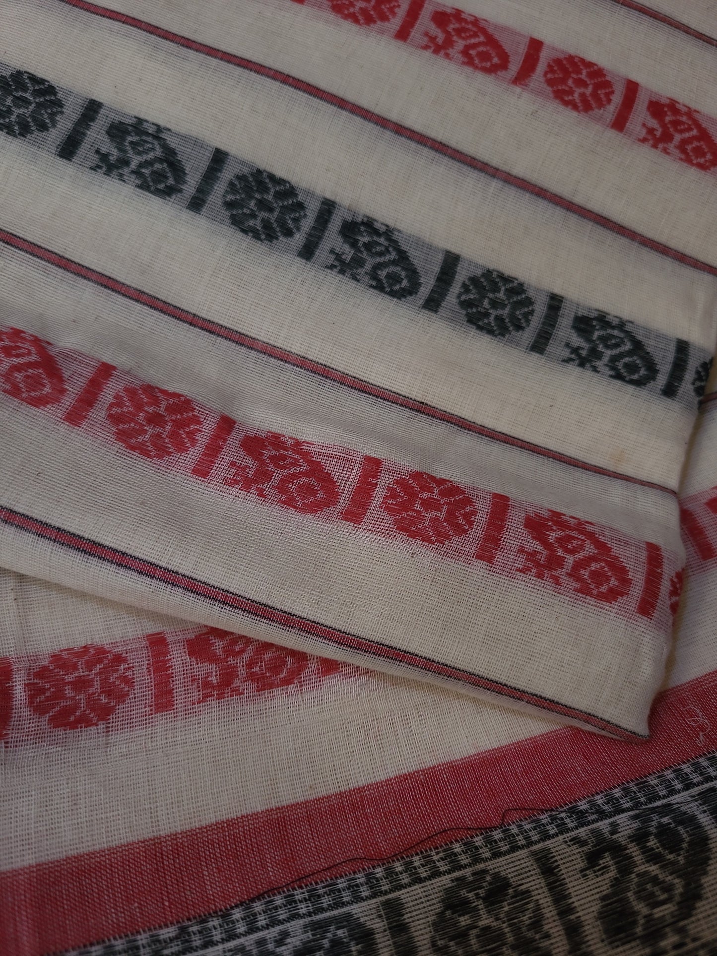 Rudrakshi- White & Red Dhaniakhali Cotton Saree